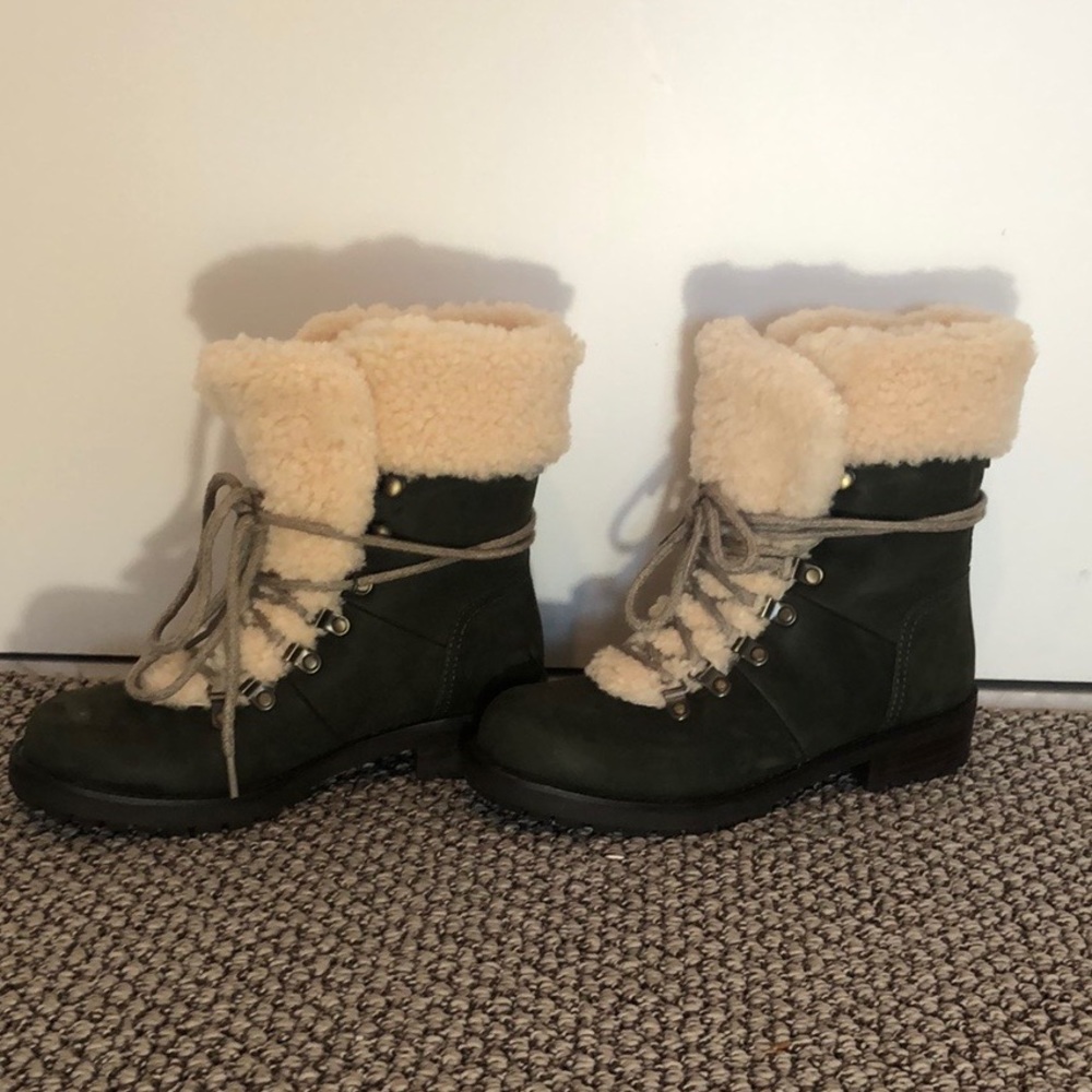 LIKE NEW! UGG Frasier Olive Green Wool Boots!